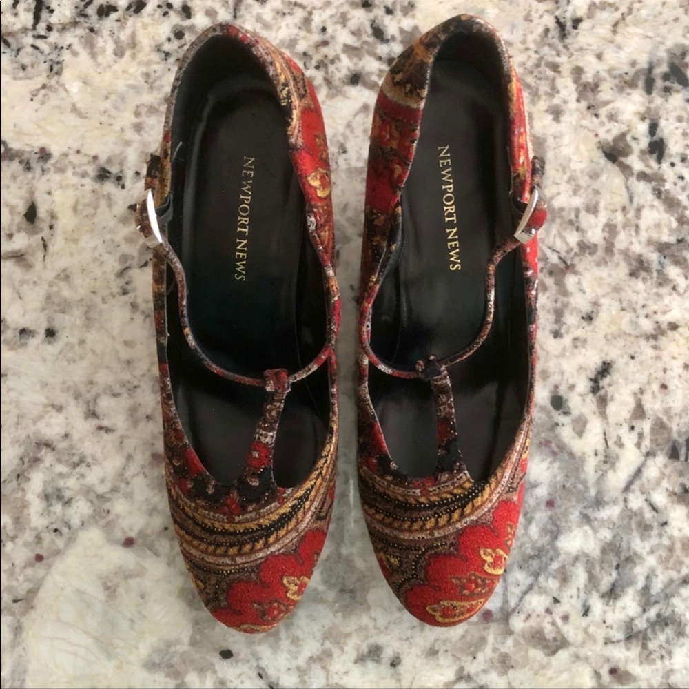 Newport News Red Tapestry Wedge Heels 9.5 - Picture 3 of 8